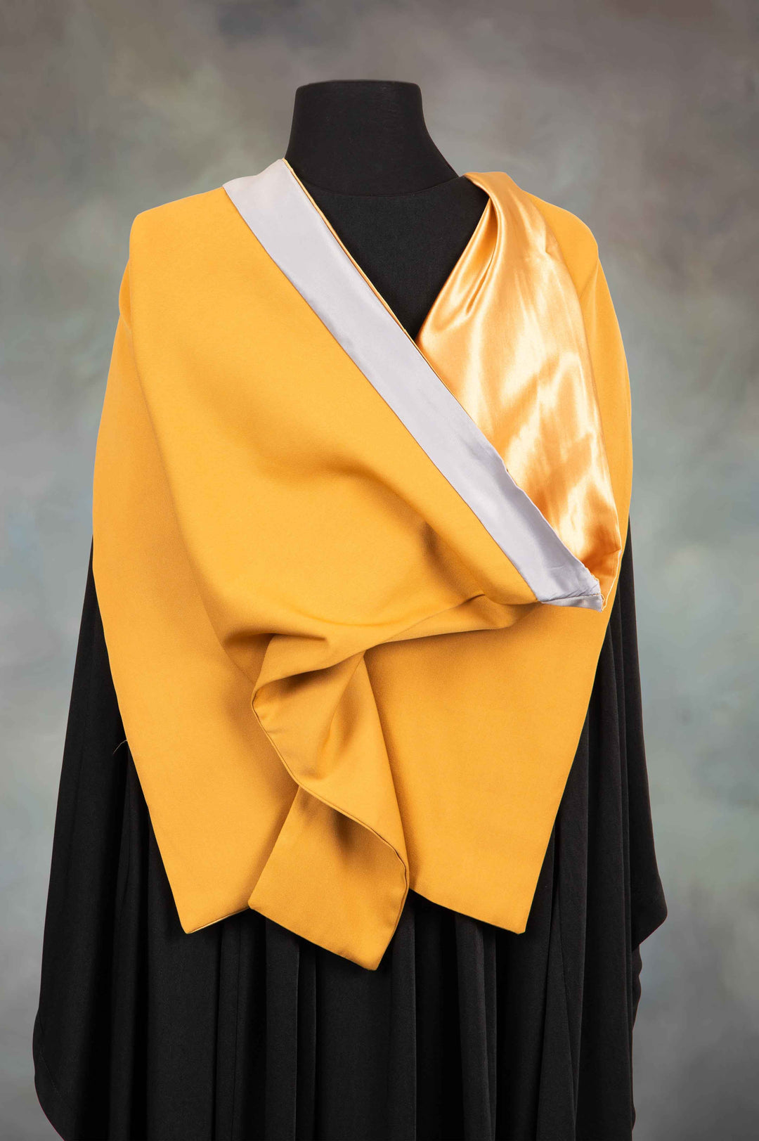 Macquarie University Faculty of Medicine, Health and Human Sciences - Bachelor Graduation Gown Set