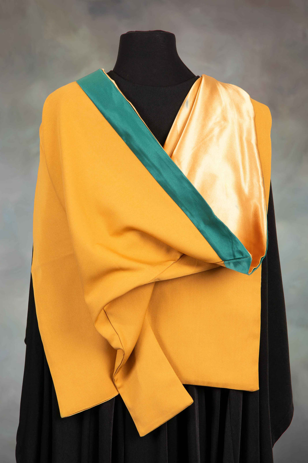 Macquarie University Faculty of Science and Engineering - Bachelor Graduation Gown Set