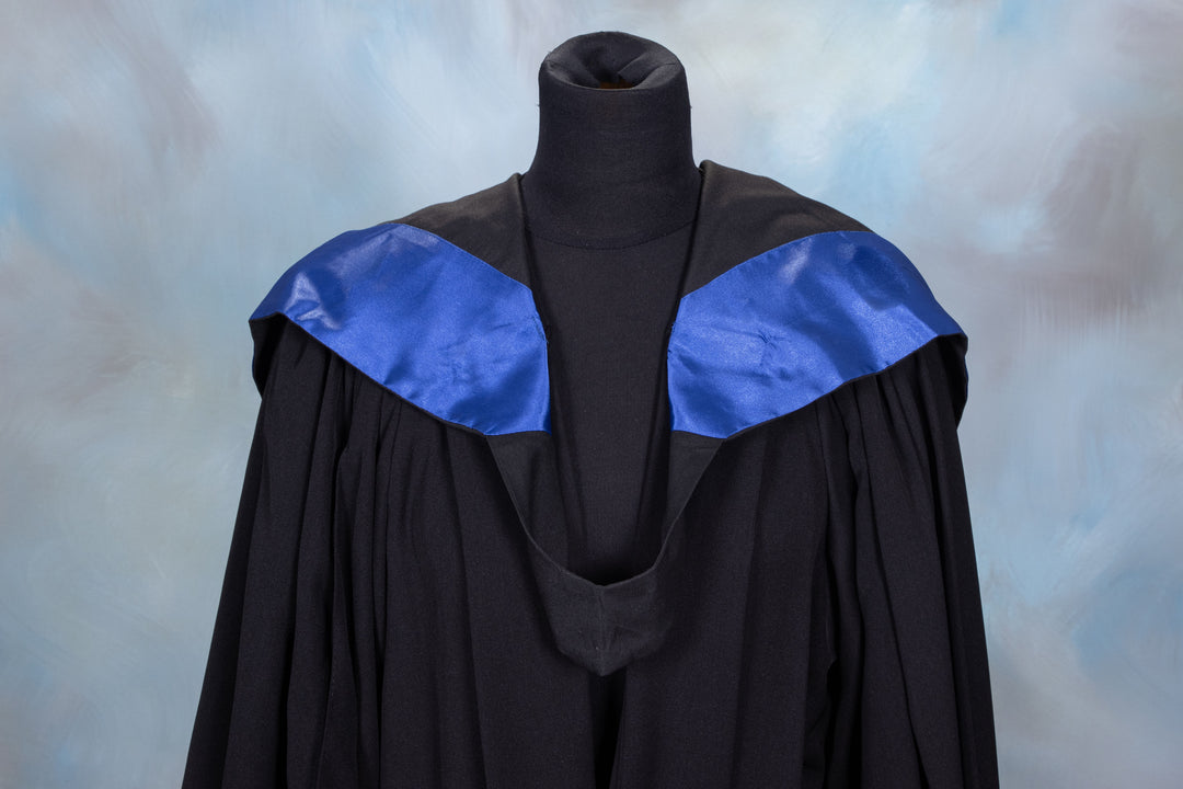 Queensland University Of Technology  - Bachelor Graduation Gown Set