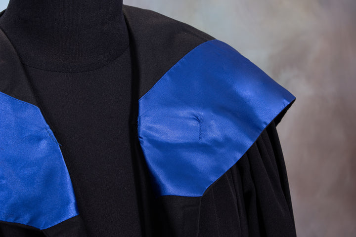 Queensland University Of Technology  - Bachelor Graduation Gown Set