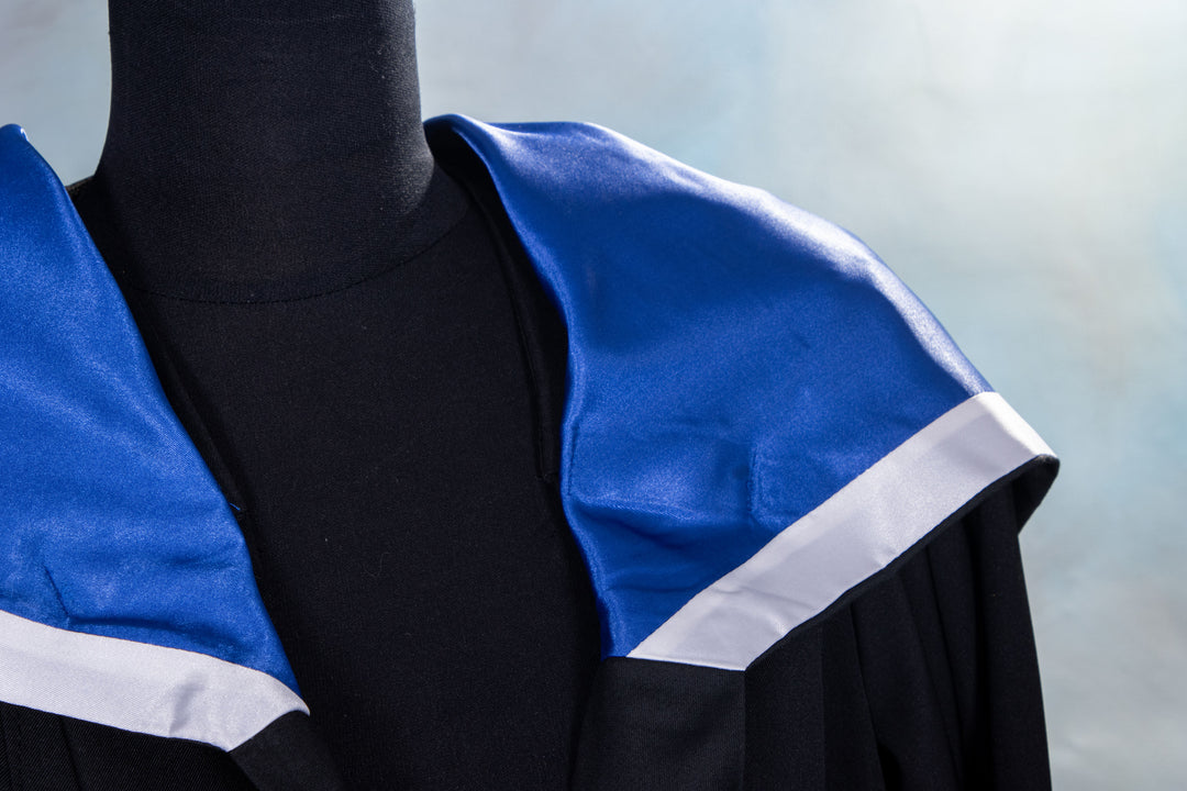 Queensland University Of Technology  - Masters Graduation Gown Set