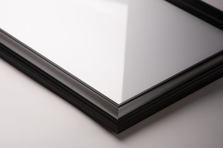 Victoria University Frame Black Regency